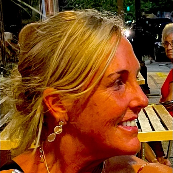 Meet your Posher, Courteney - Picture 1 of 1